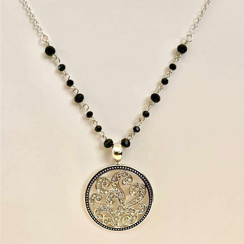 Elegant Silver and Black rhinestones necklace good for a black fit 🖤